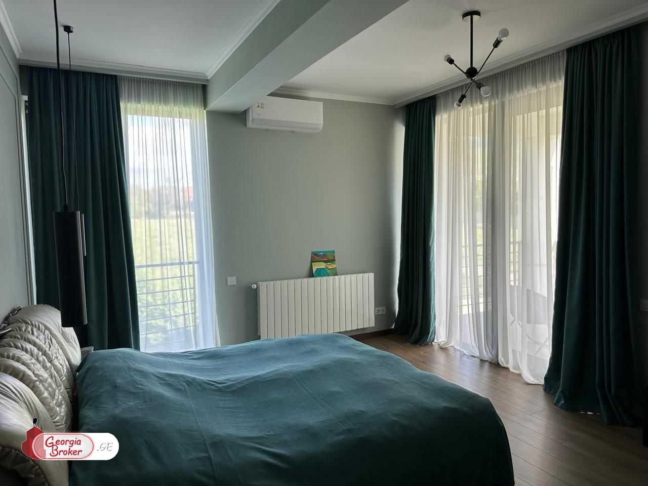 продается дом с новым ремонтом 11-комнат