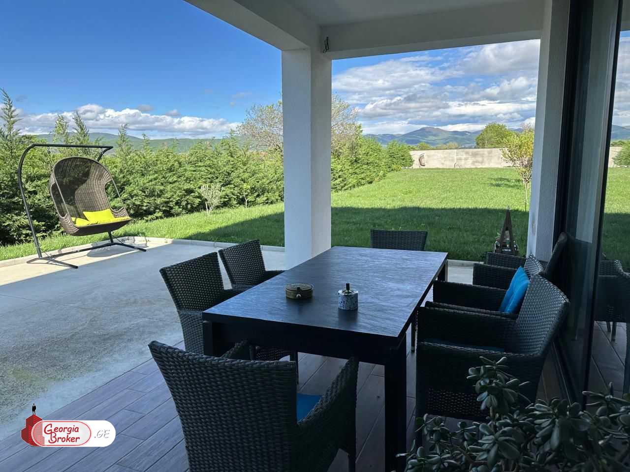 продается дом с новым ремонтом 11-комнат