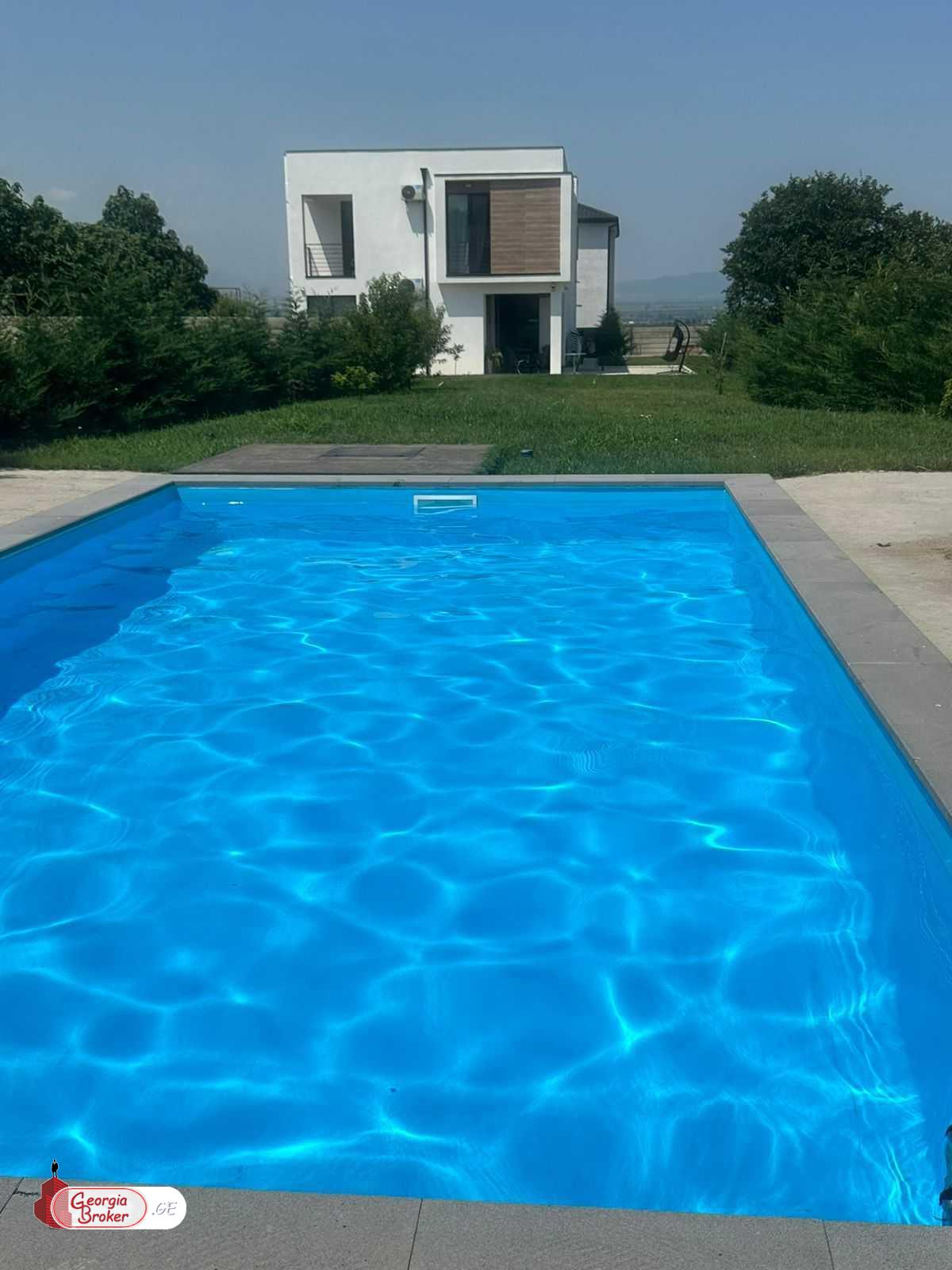 продается дом с новым ремонтом 11-комнат