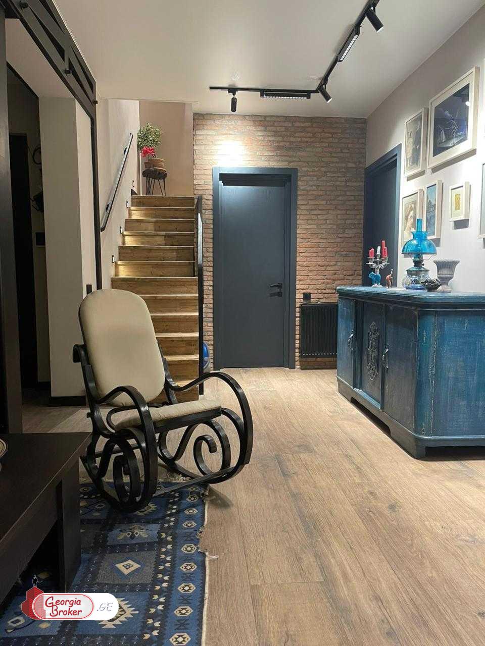 nearly repaired 5-room house for sale