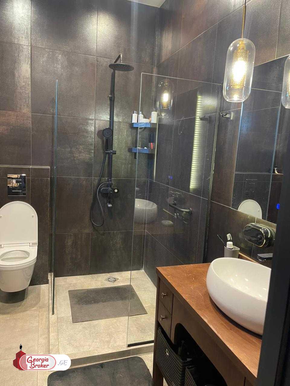 nearly repaired 5-room house for sale