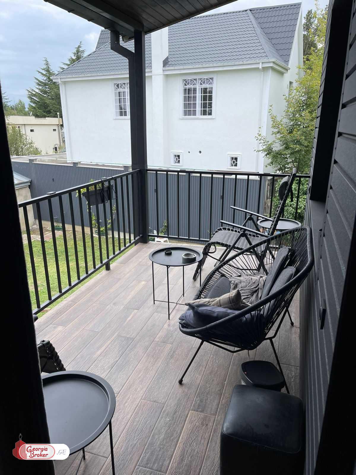 nearly repaired 5-room house for sale