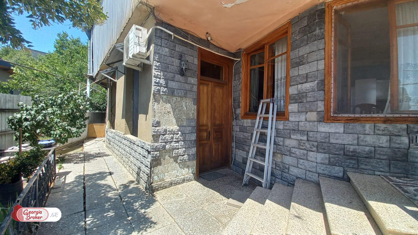 old repaired 6-room house for sale