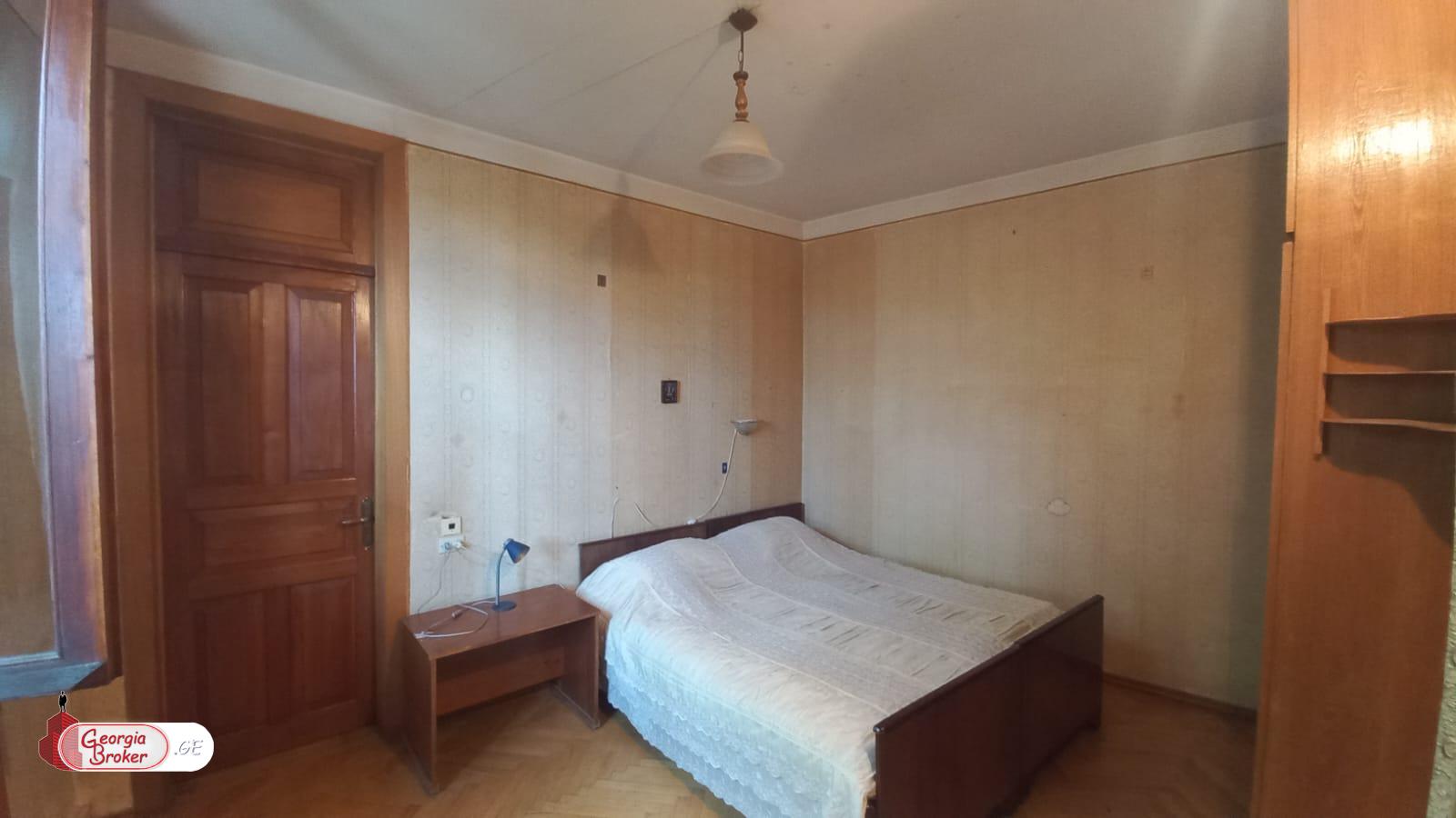 old repaired 6-room house for sale