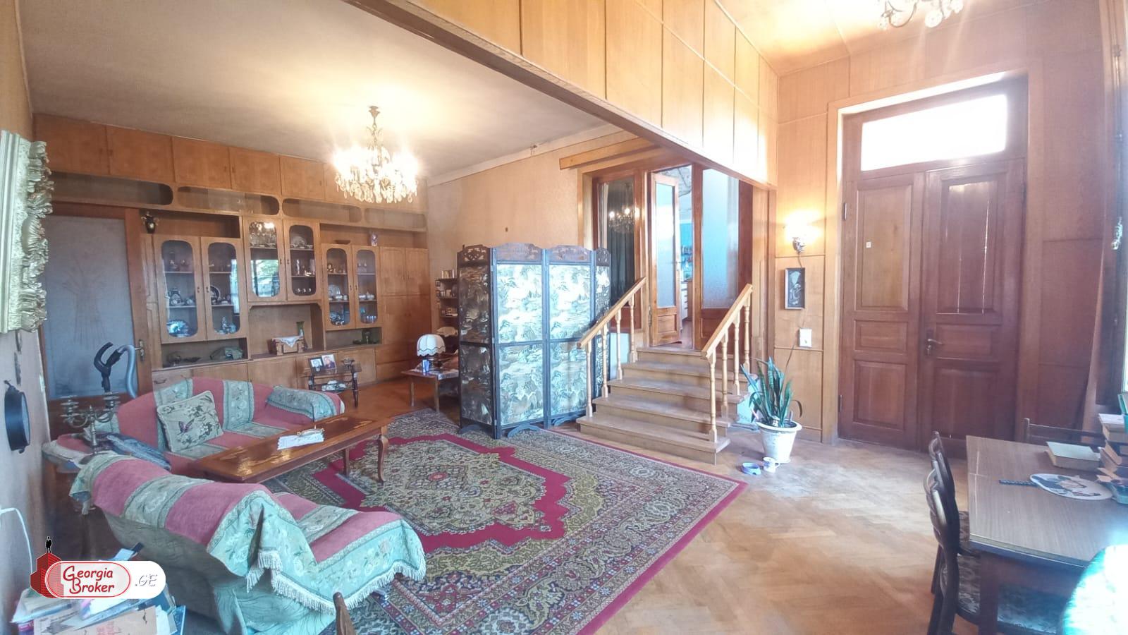 old repaired 6-room house for sale