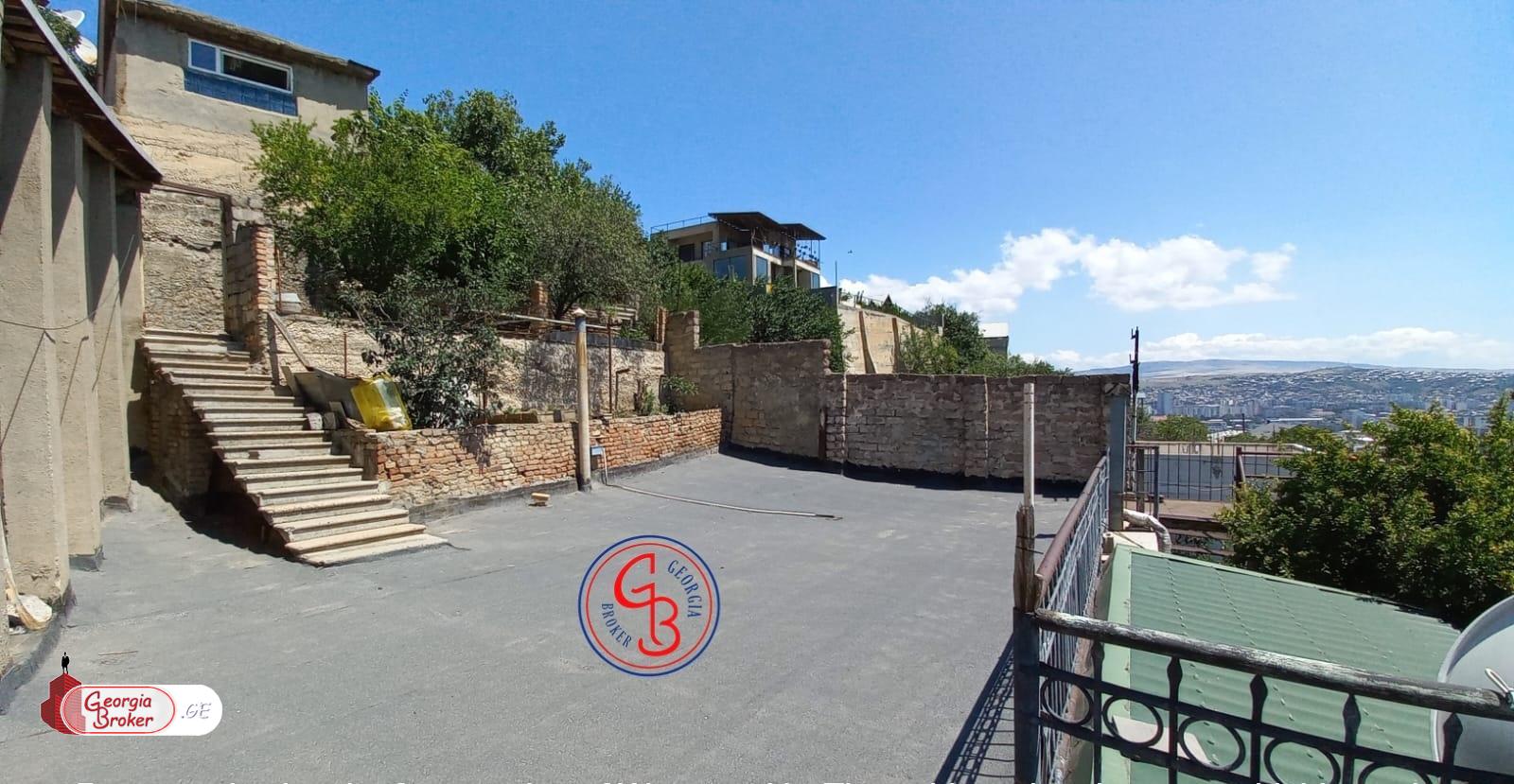 old repaired 6-room house for sale