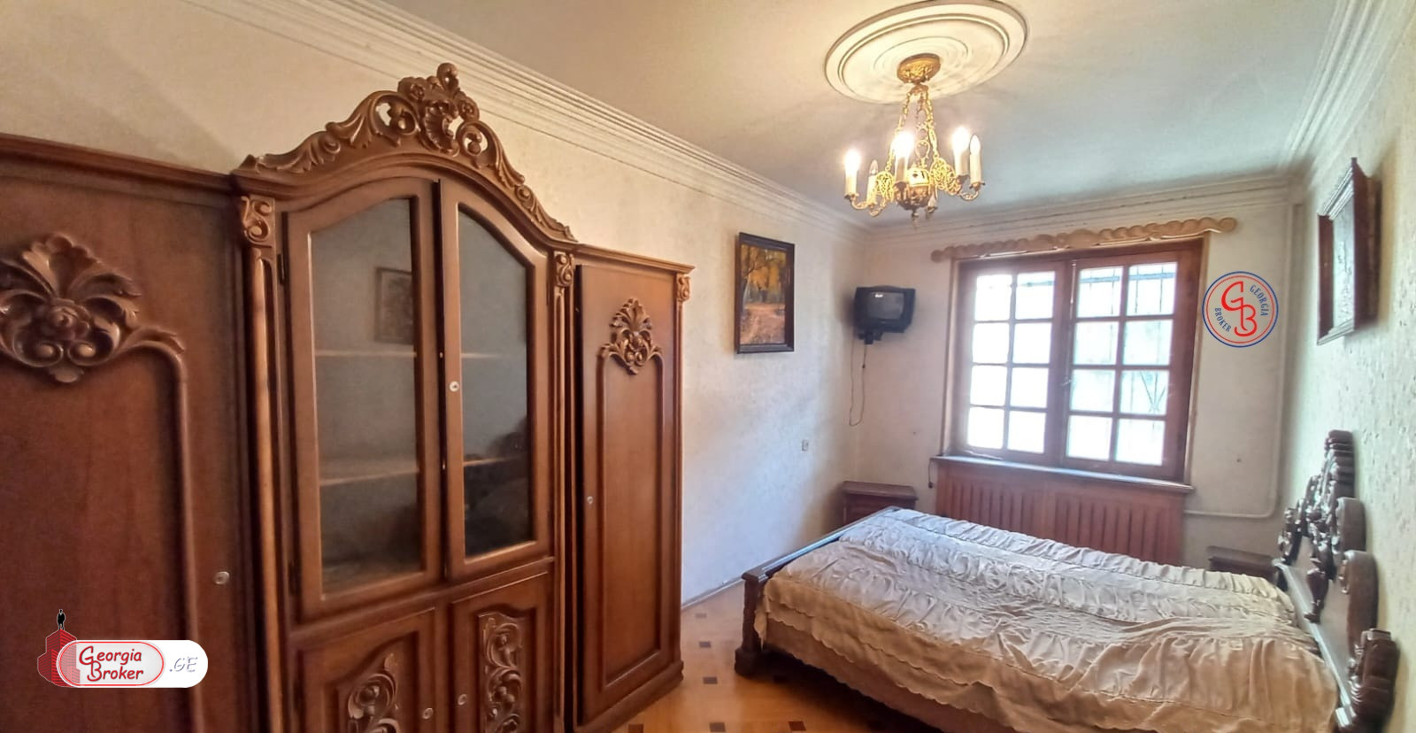 old repaired 7-room apartment for sale