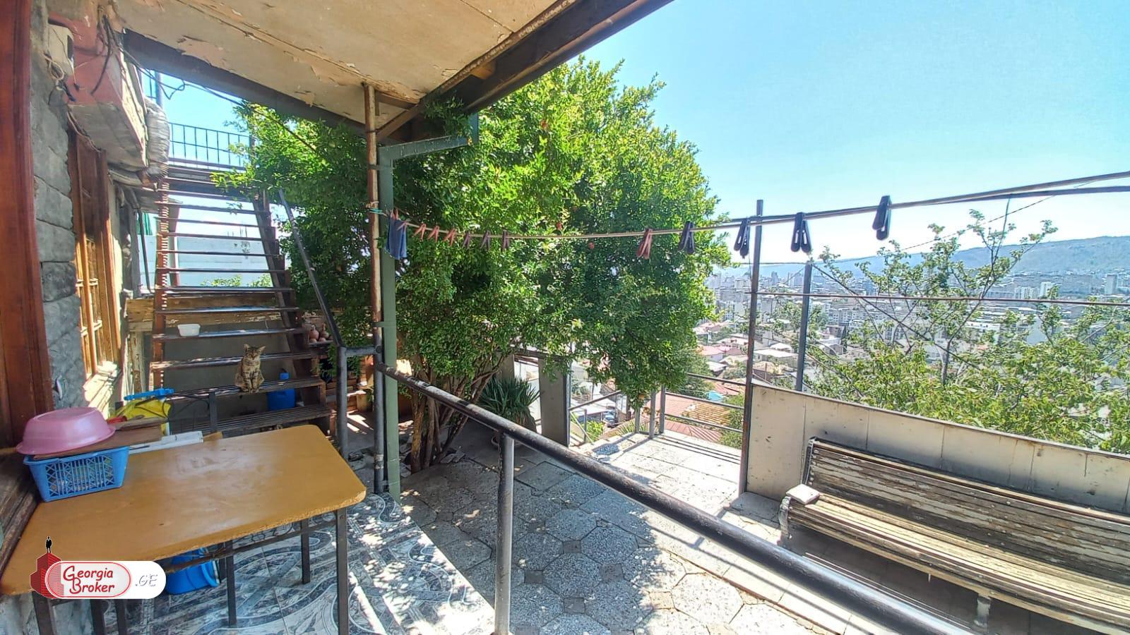 old repaired 6-room house for sale