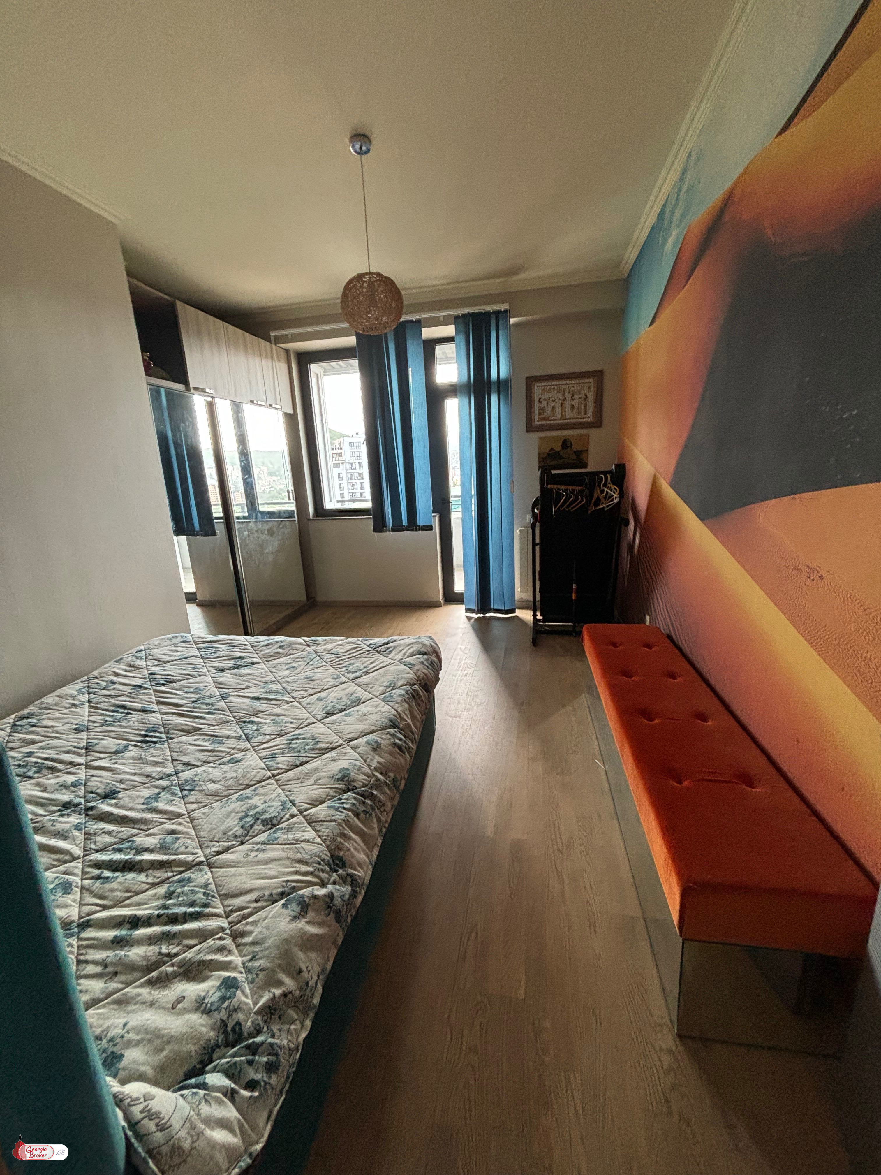 nearly repaired 6-room apartment for rent