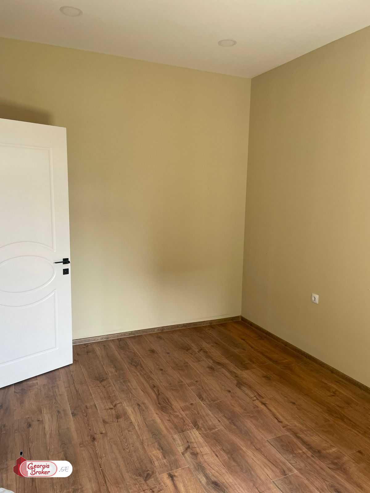 nearly repaired 2-room apartment for sale