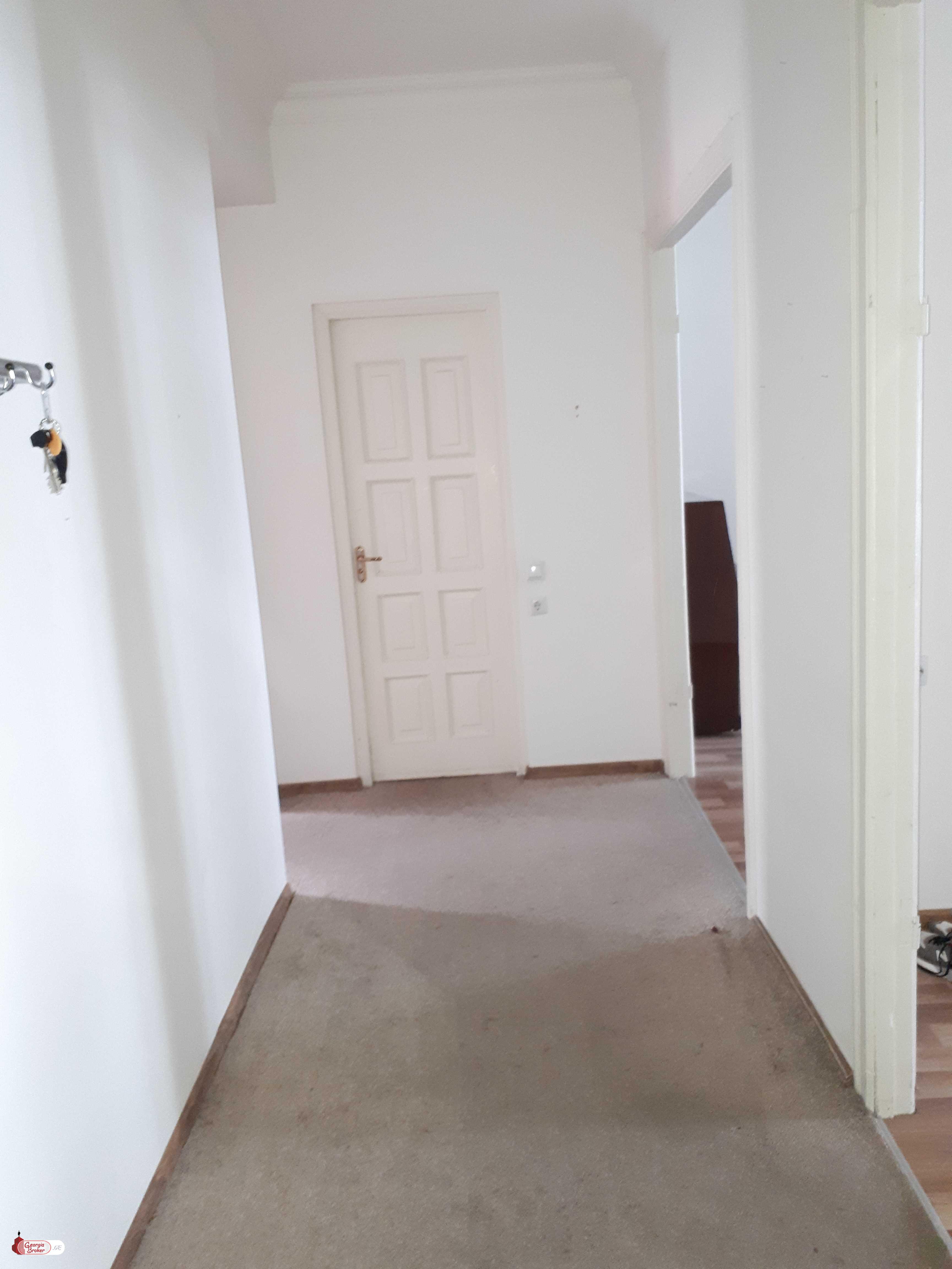 nearly repaired 3-room apartment for sale