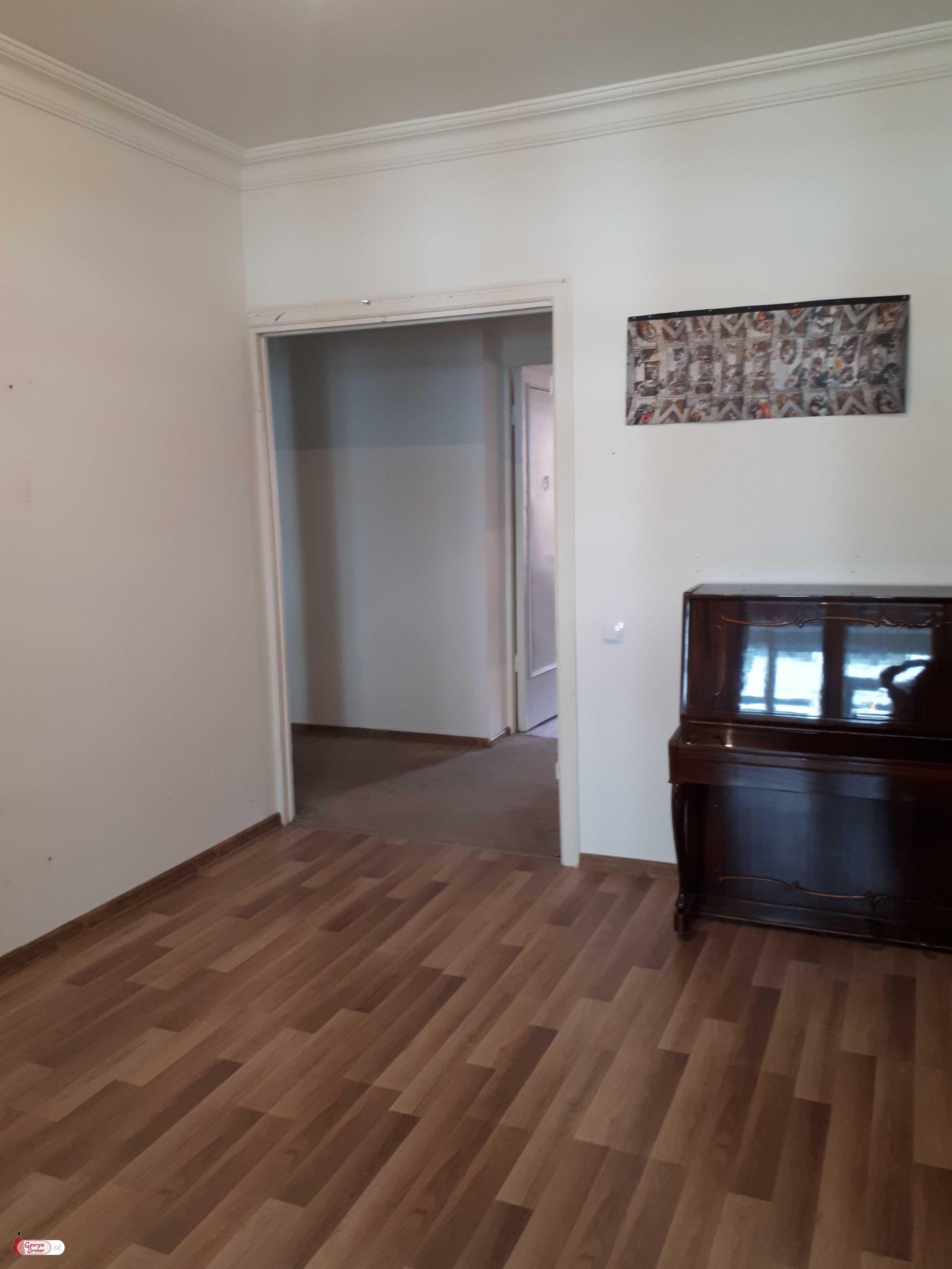 nearly repaired 3-room apartment for sale