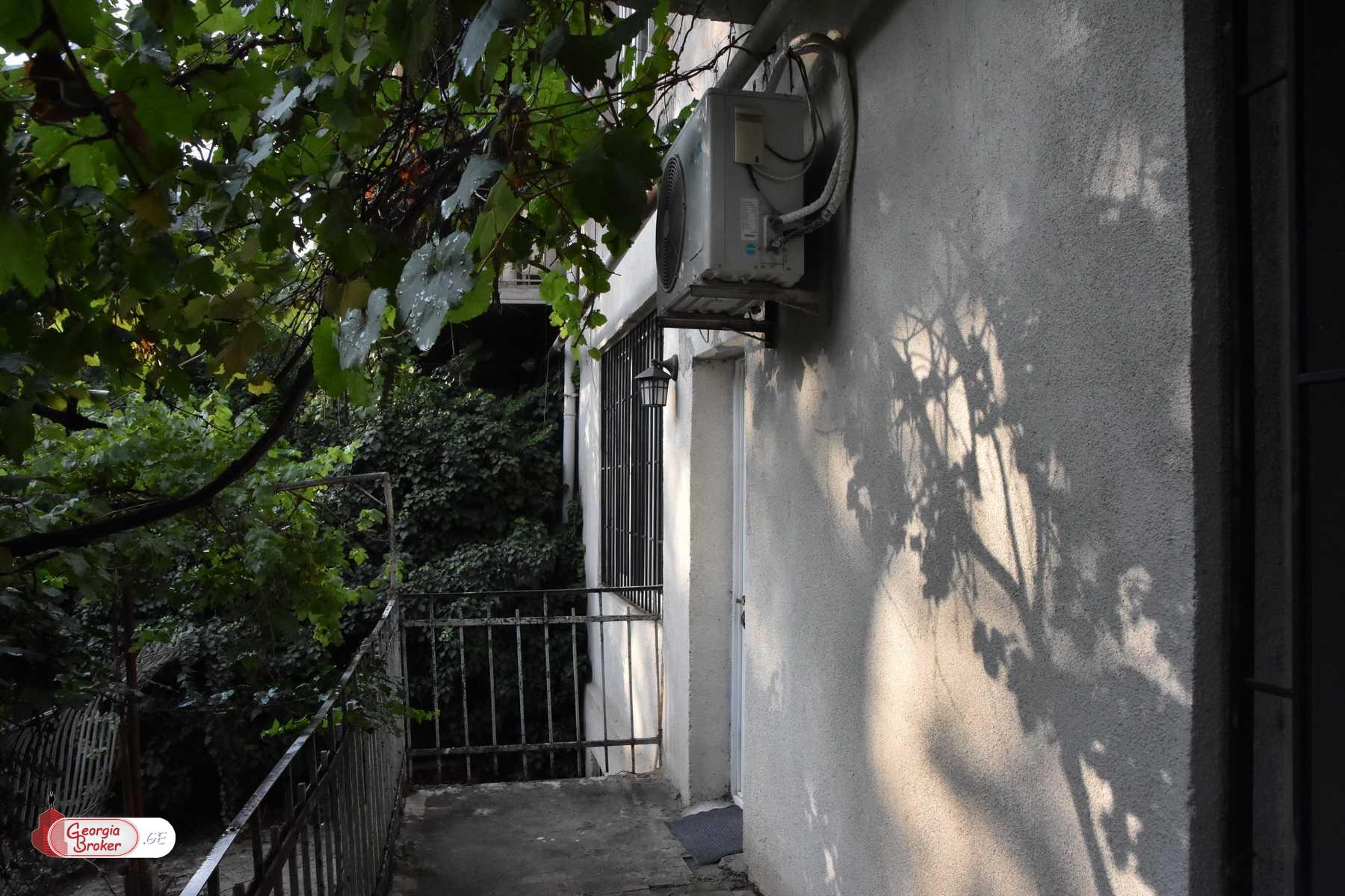 nearly repaired 2-room apartment for sale