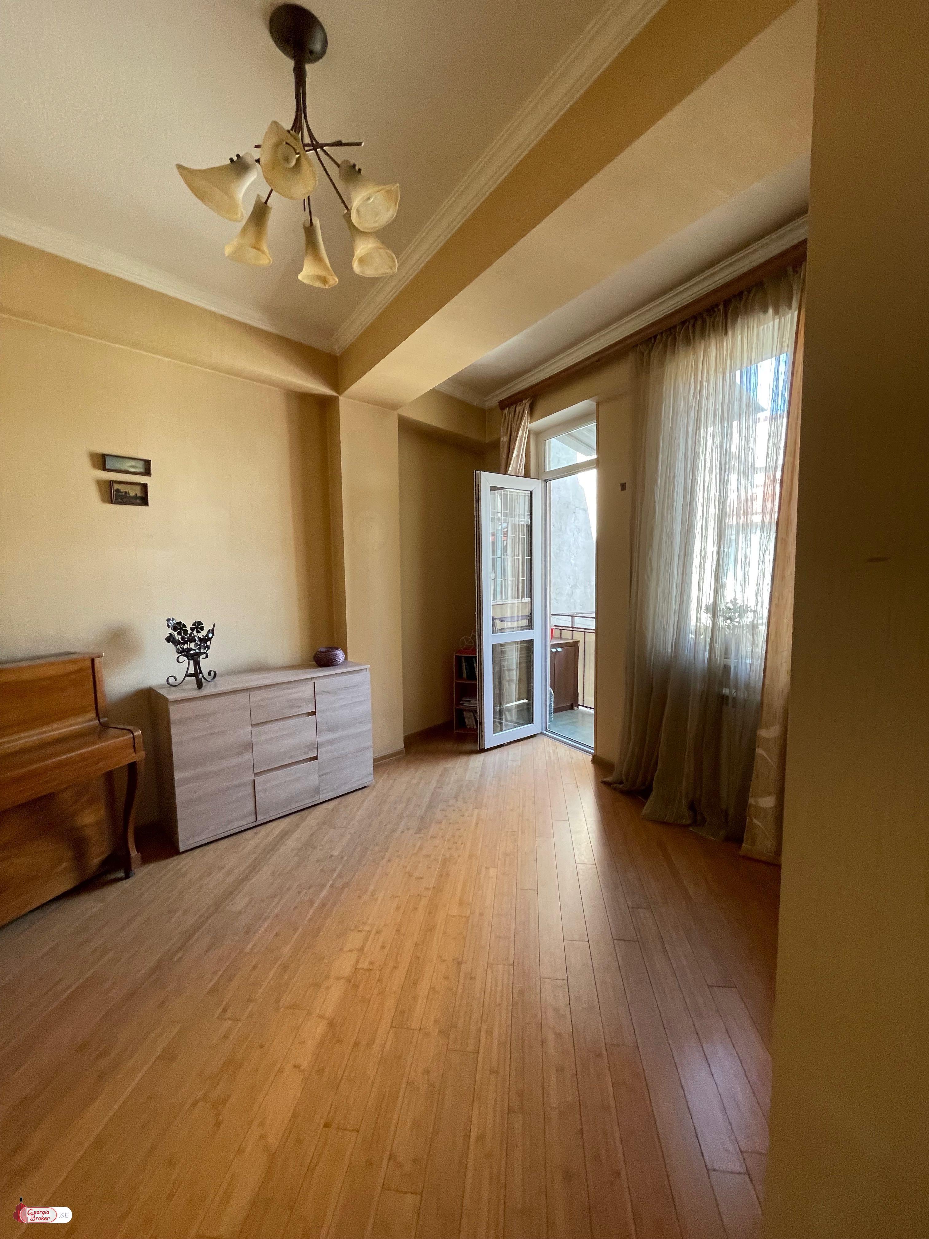 nearly repaired 6-room apartment for sale