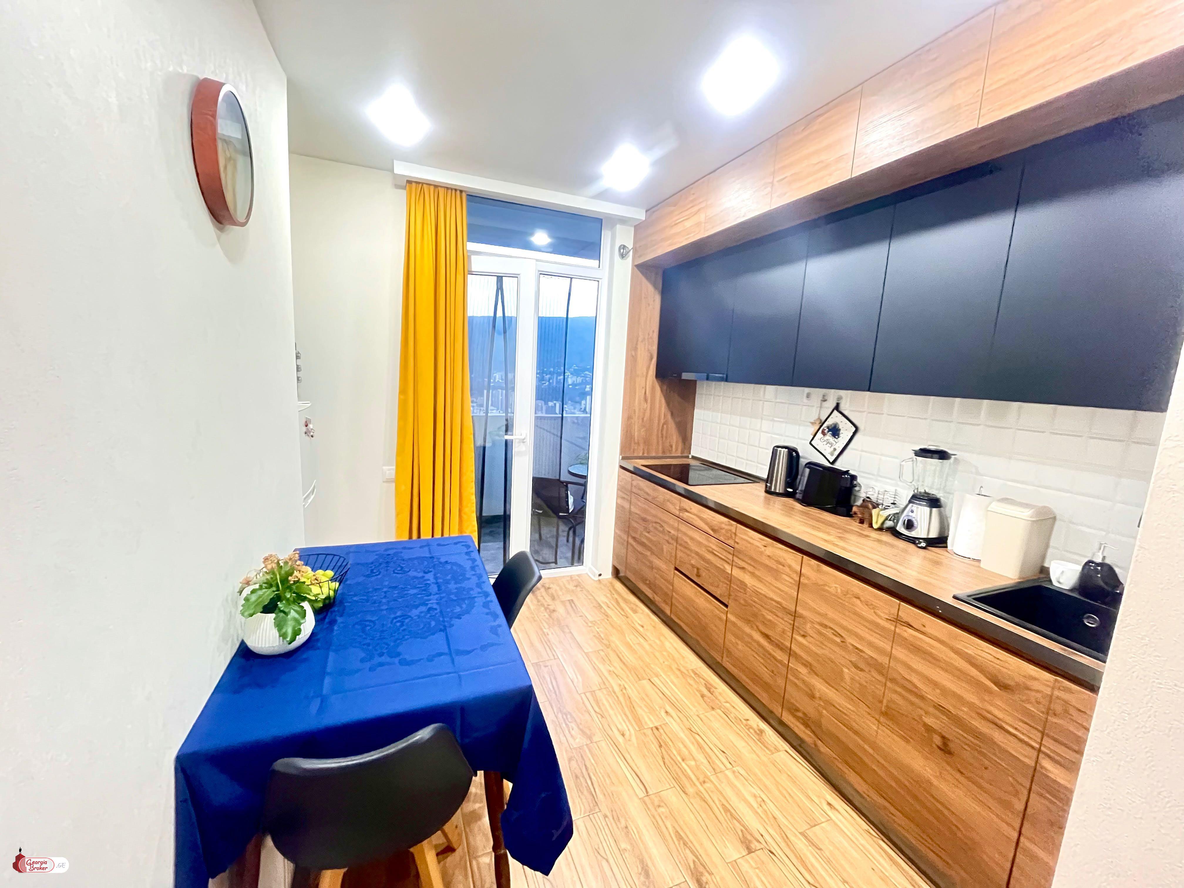 продается квартира с новым ремонтом 3-комнаты