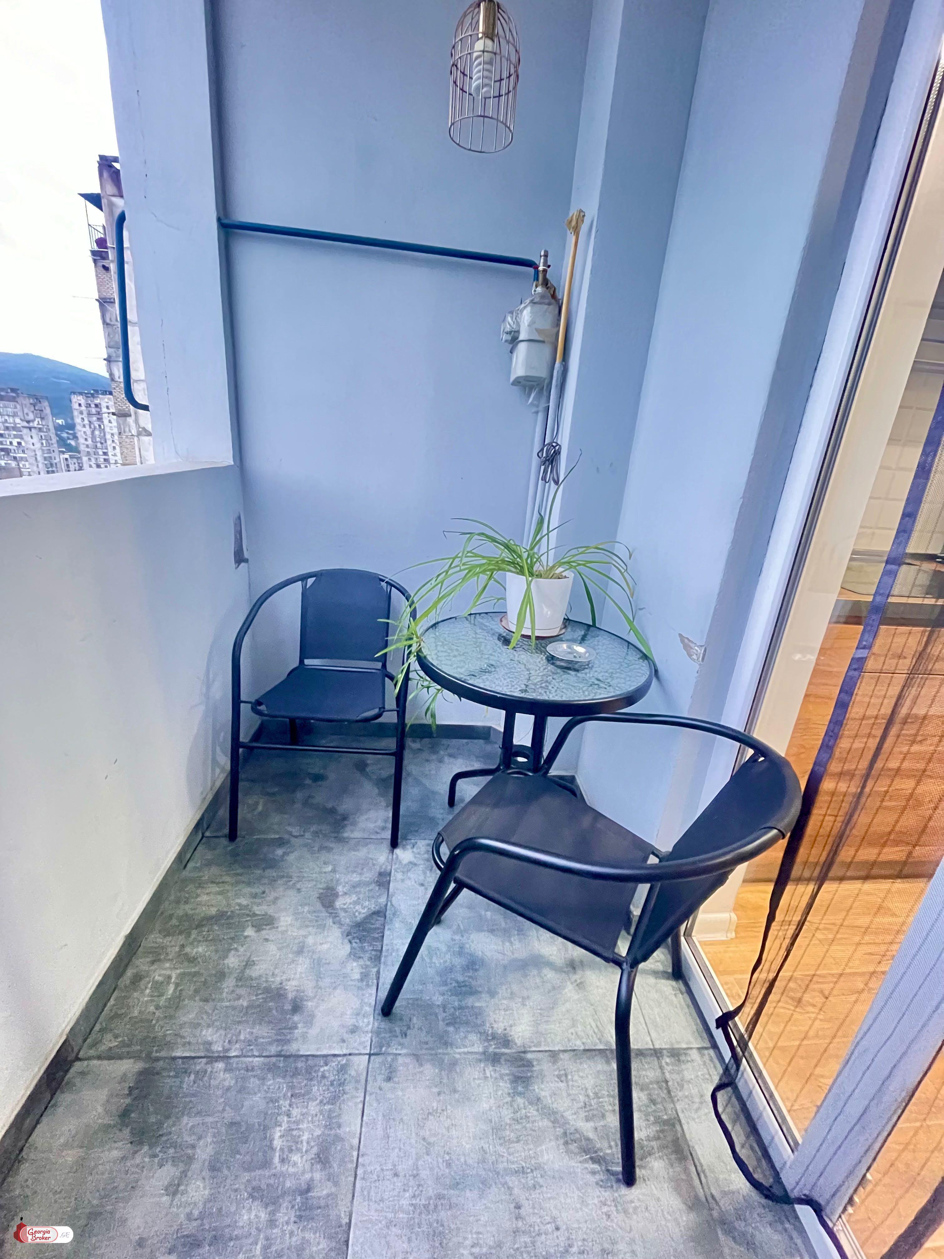 продается квартира с новым ремонтом 3-комнаты