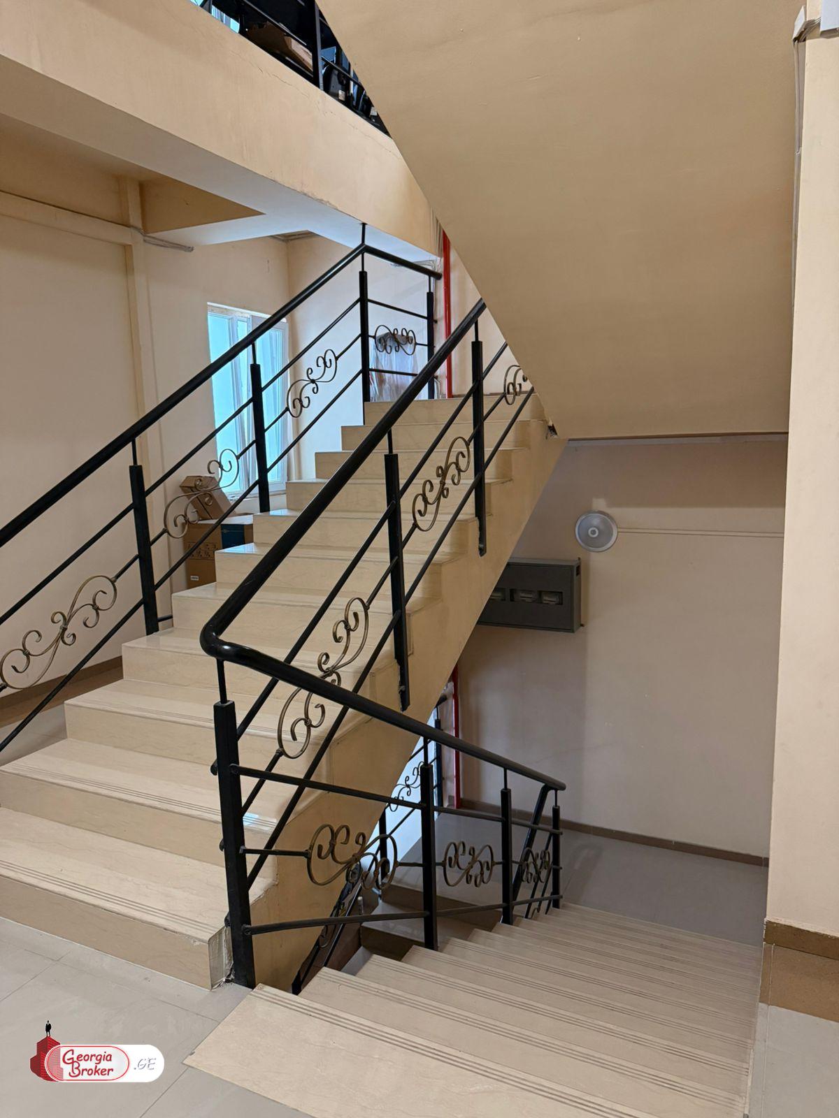 იყიდება ახალი გარემონტებული 3 ოთახიანი ბინა