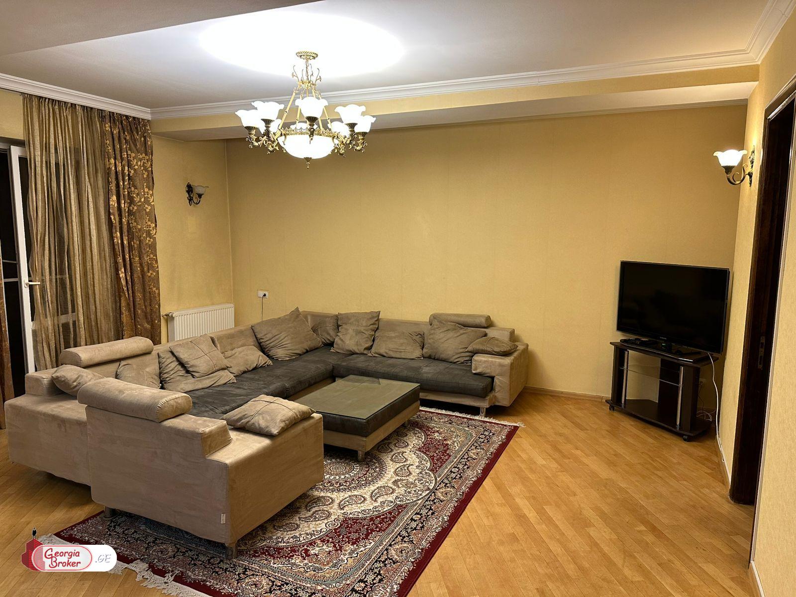 продается квартира с новым ремонтом 4-комнаты