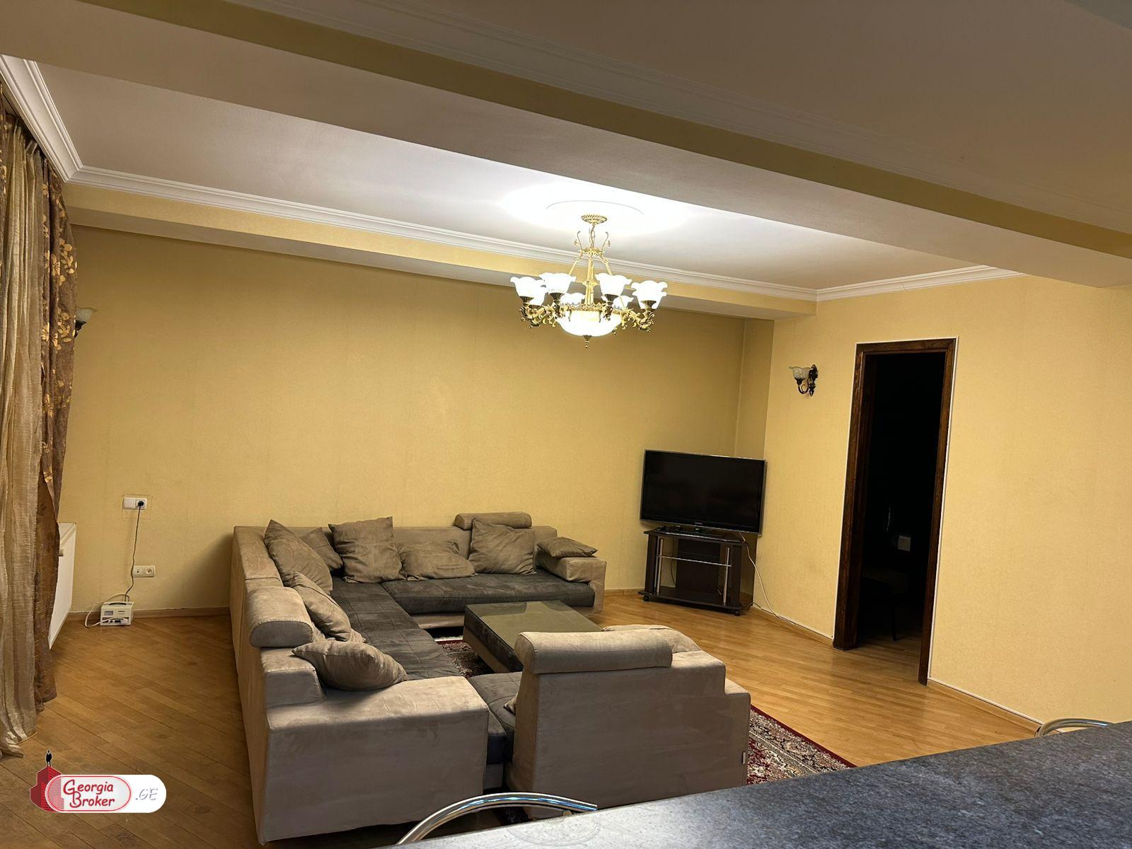 продается квартира с новым ремонтом 4-комнаты