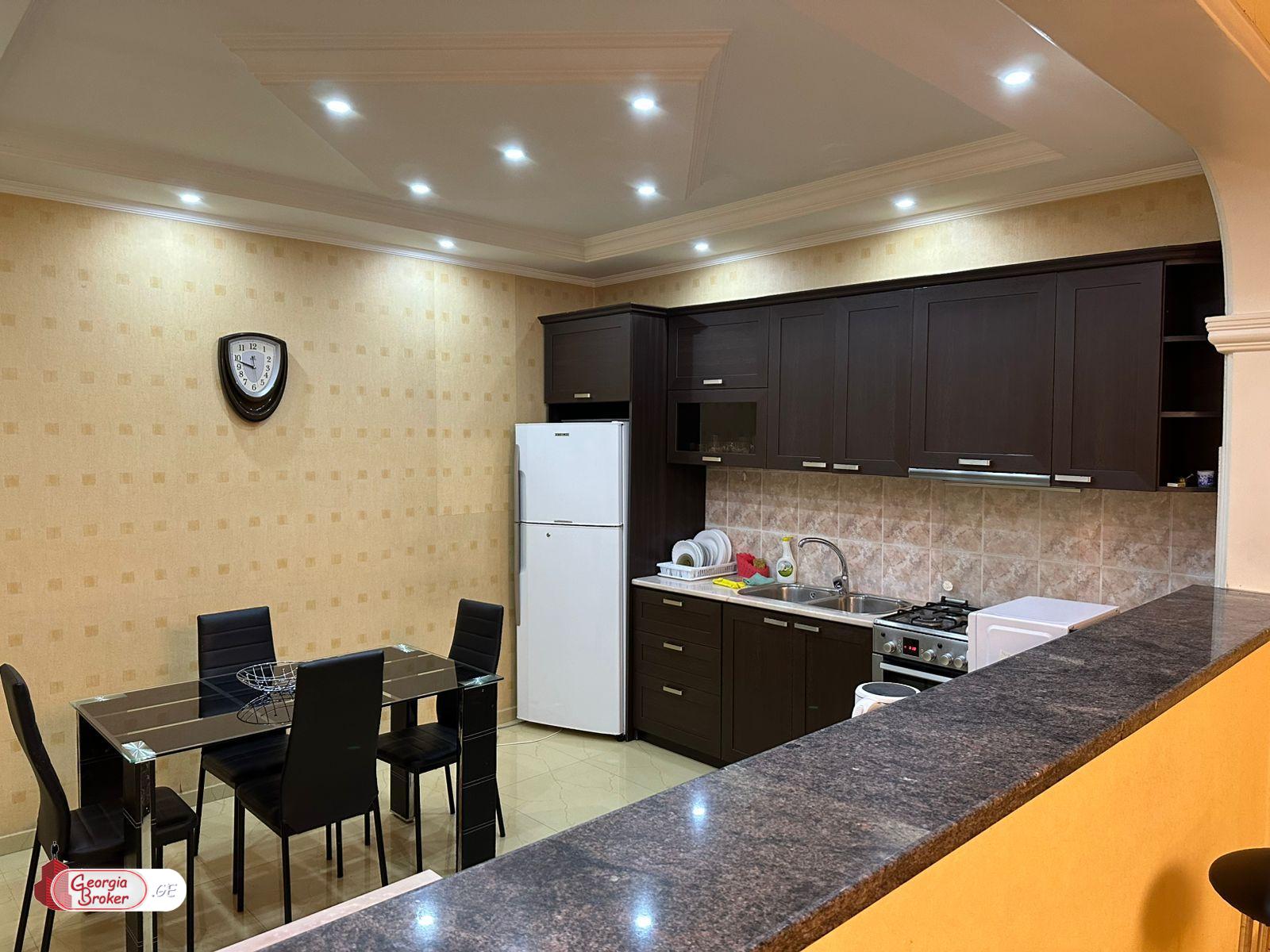 продается квартира с новым ремонтом 4-комнаты