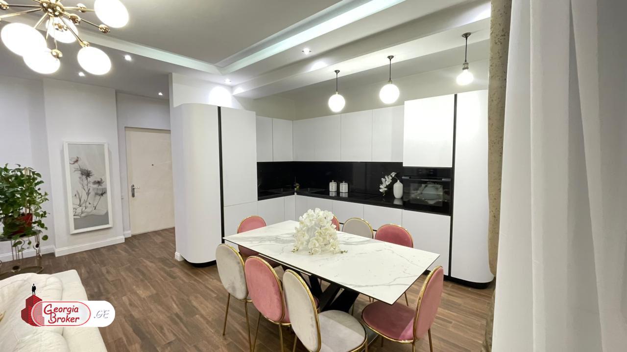 იყიდება ახალი გარემონტებული 4 ოთახიანი ბინა