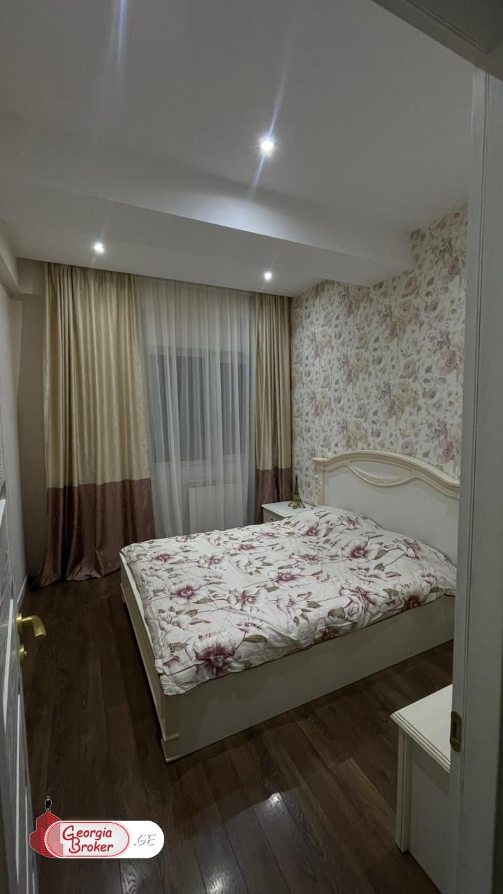 იყიდება ახალი გარემონტებული 4 ოთახიანი ბინა