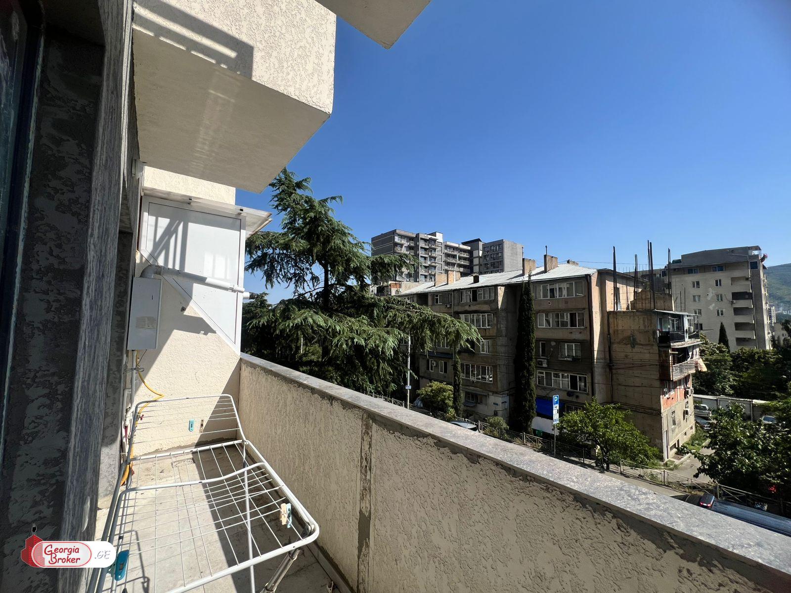 продается квартира с новым ремонтом 3-комнаты