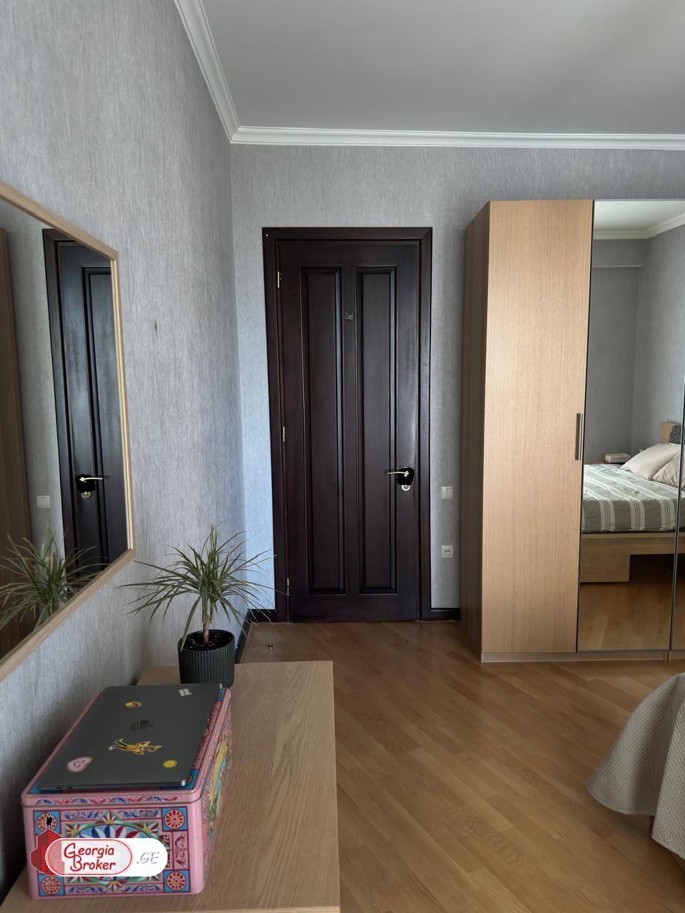 იყიდება ახალი გარემონტებული 4 ოთახიანი ბინა