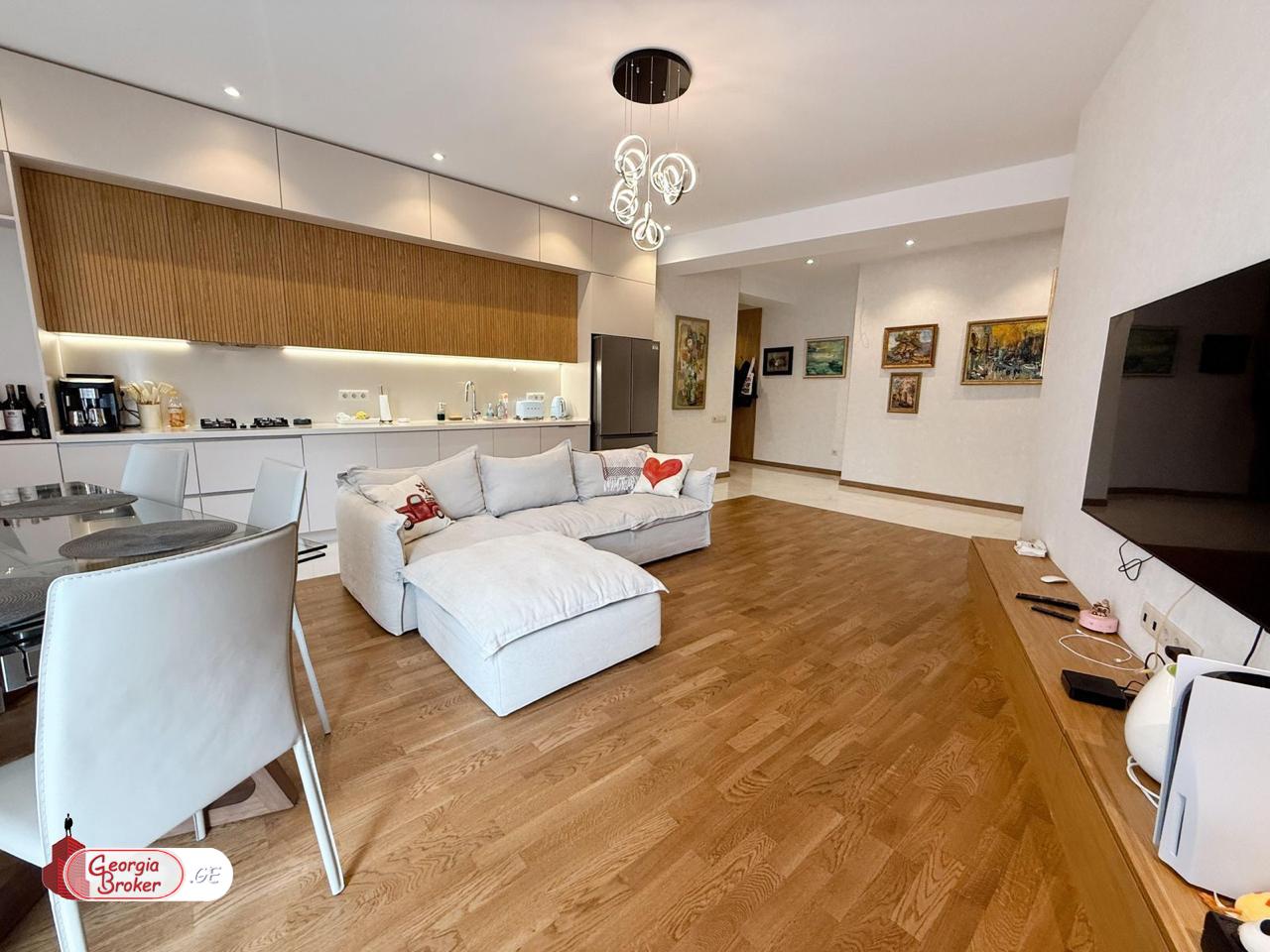 იყიდება ახალი გარემონტებული 3 ოთახიანი ბინა