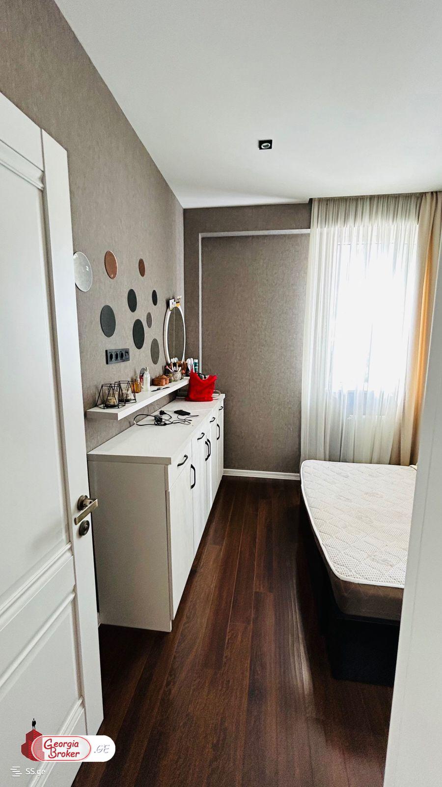 იყიდება ახალი გარემონტებული 3 ოთახიანი ბინა