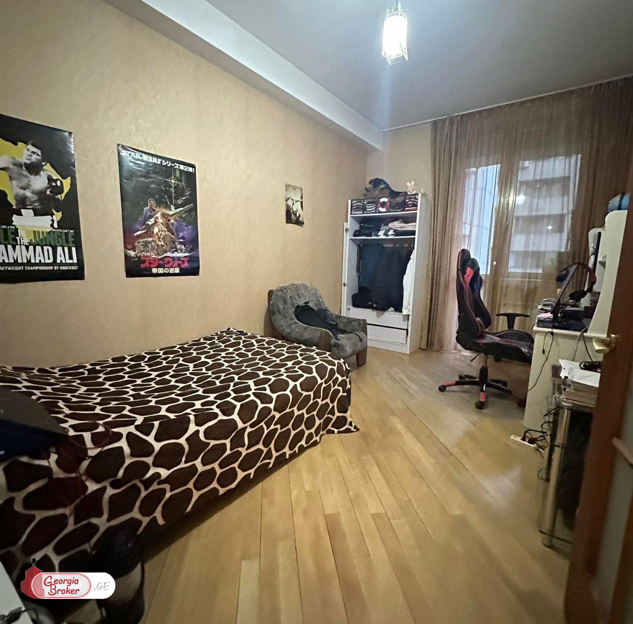 იყიდება ახალი გარემონტებული 4 ოთახიანი ბინა