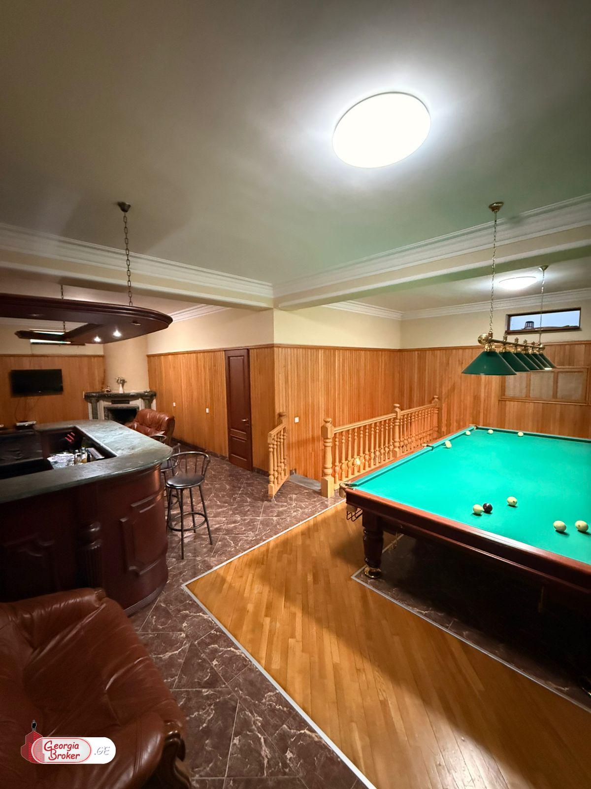 იყიდება ახალი გარემონტებული 14 ოთახიანი ბინა