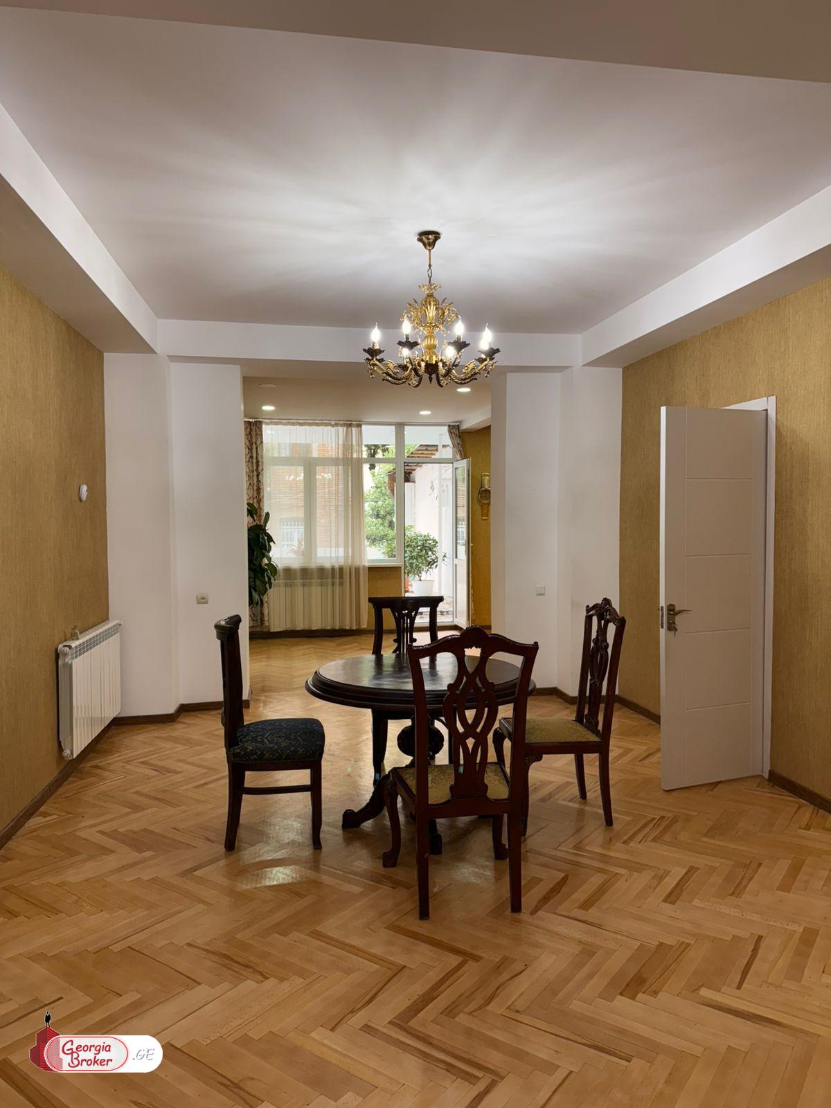 იყიდება ახალი გარემონტებული 4 ოთახიანი ბინა