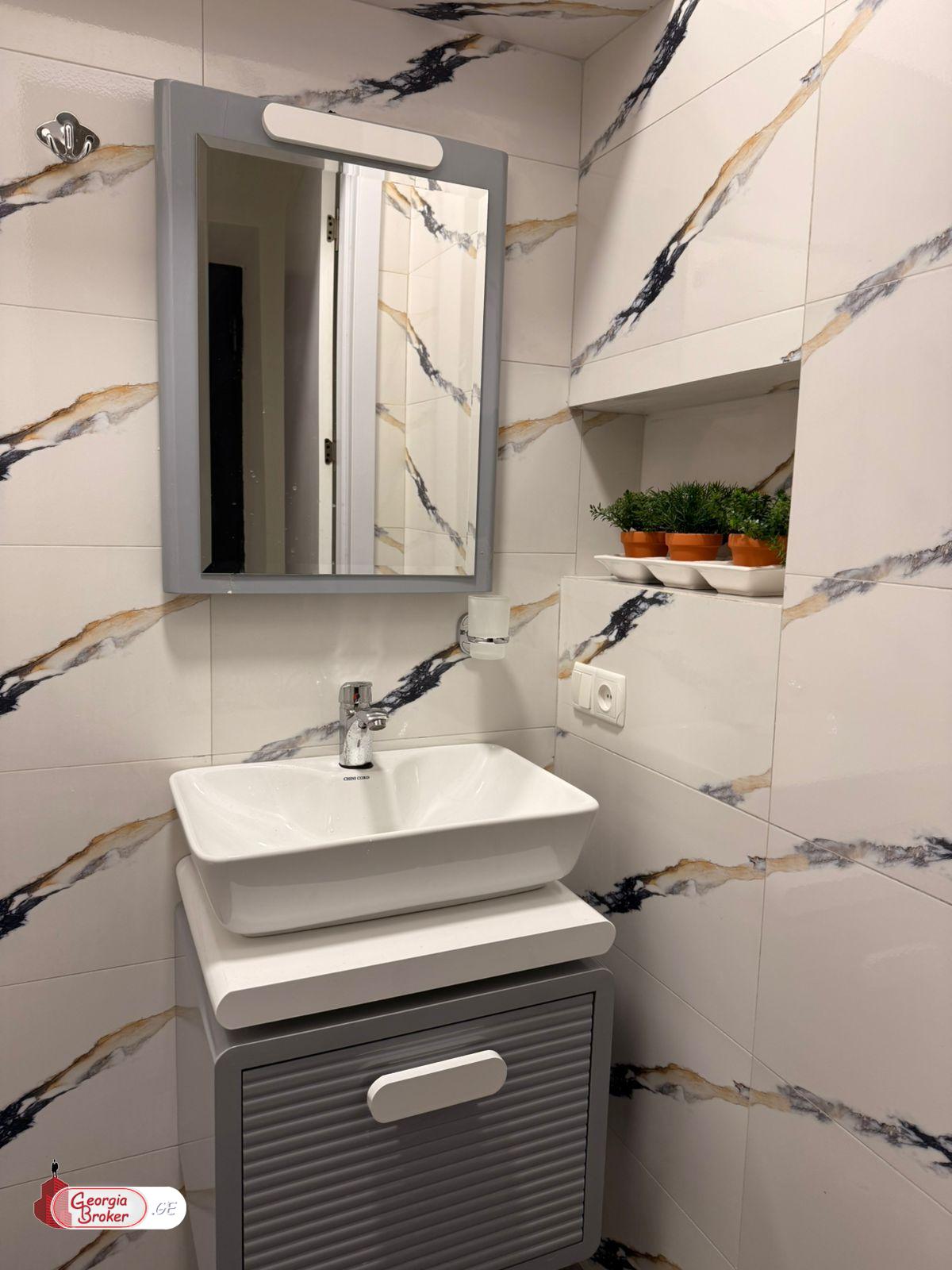 იყიდება ახალი გარემონტებული 4 ოთახიანი ბინა