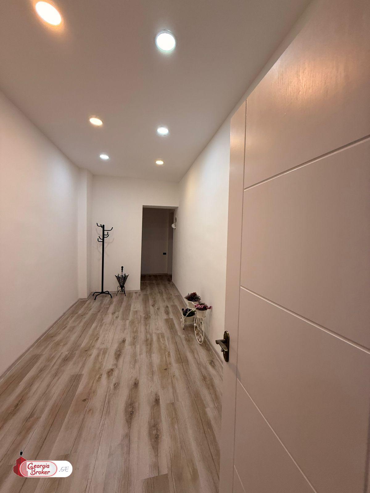 იყიდება ახალი გარემონტებული 4 ოთახიანი ბინა