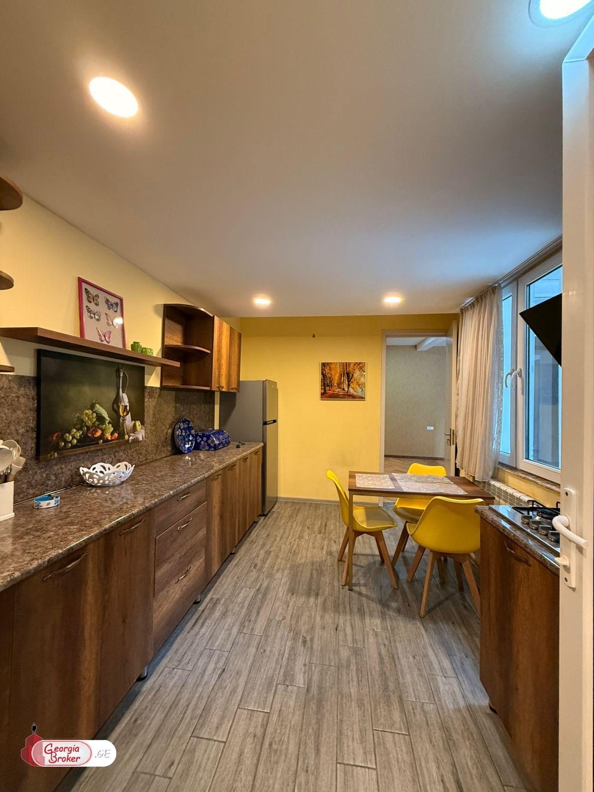 იყიდება ახალი გარემონტებული 4 ოთახიანი ბინა