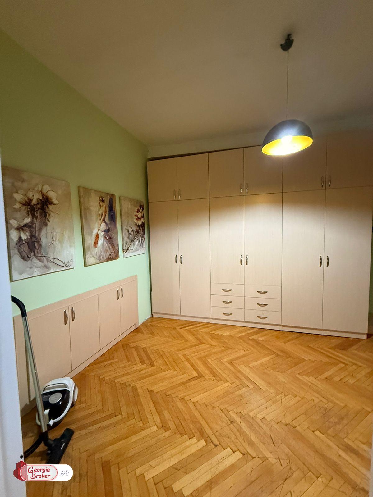 იყიდება ახალი გარემონტებული 4 ოთახიანი ბინა