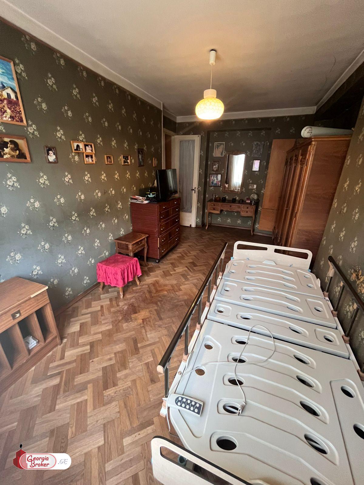 იყიდება ახალი გარემონტებული 5 ოთახიანი ბინა