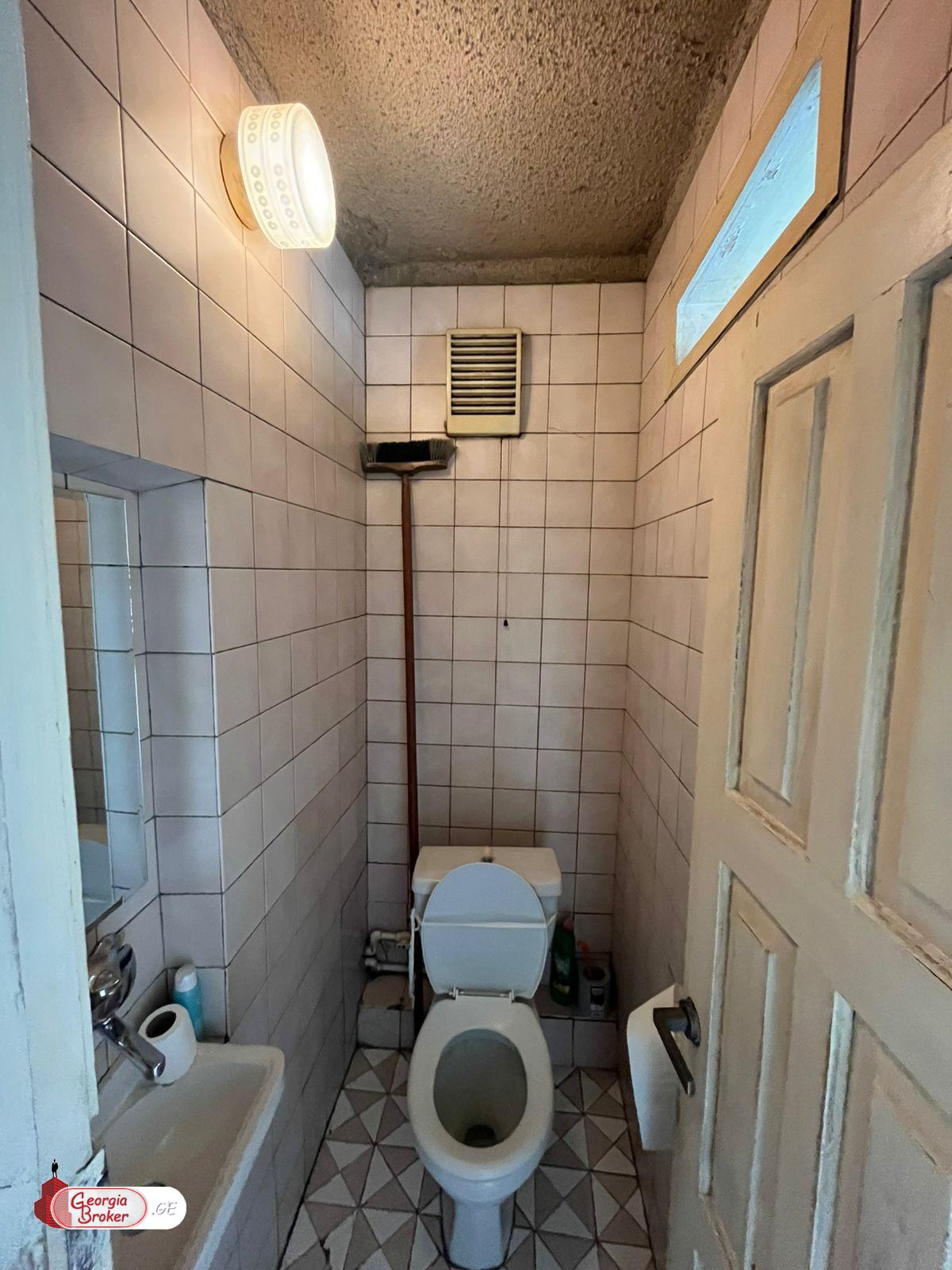 იყიდება ახალი გარემონტებული 5 ოთახიანი ბინა