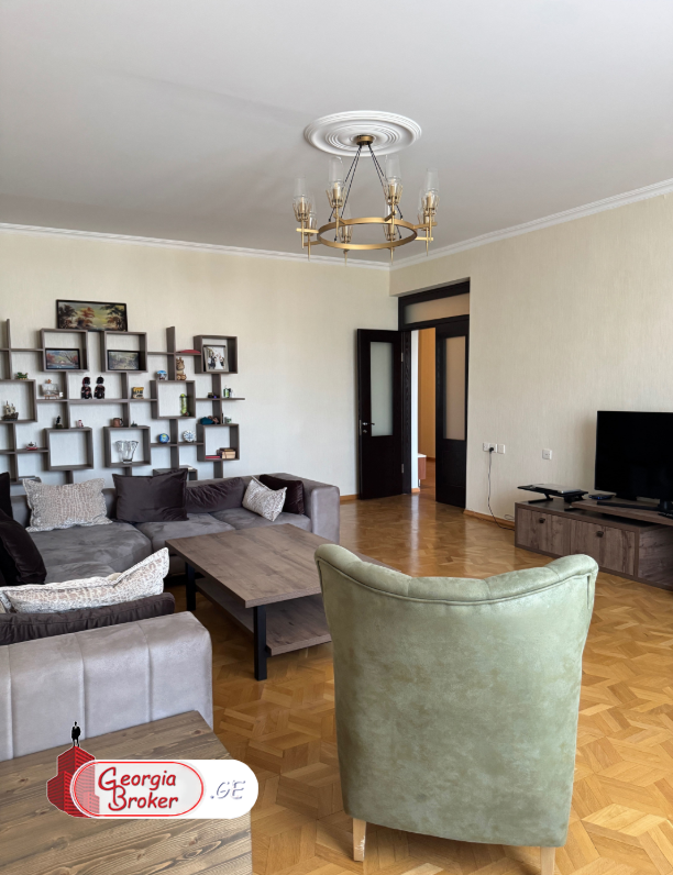 იყიდება ახალი გარემონტებული 5 ოთახიანი ბინა