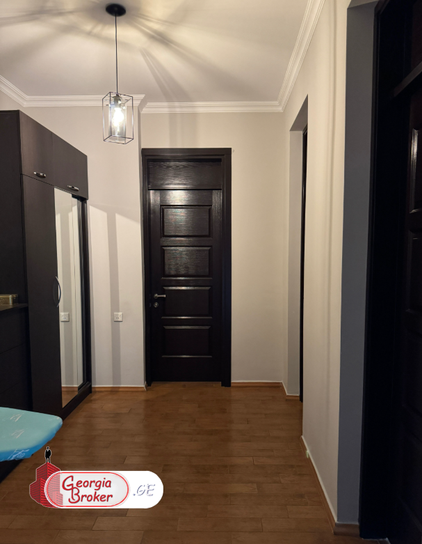 იყიდება ახალი გარემონტებული 5 ოთახიანი ბინა