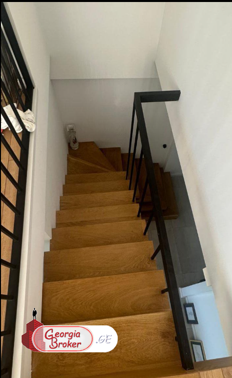 იყიდება ახალი გარემონტებული 5 ოთახიანი ბინა