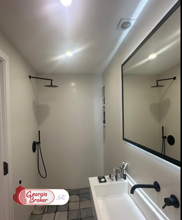 იყიდება ახალი გარემონტებული 5 ოთახიანი ბინა