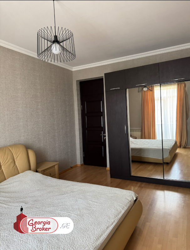 იყიდება ახალი გარემონტებული 5 ოთახიანი ბინა