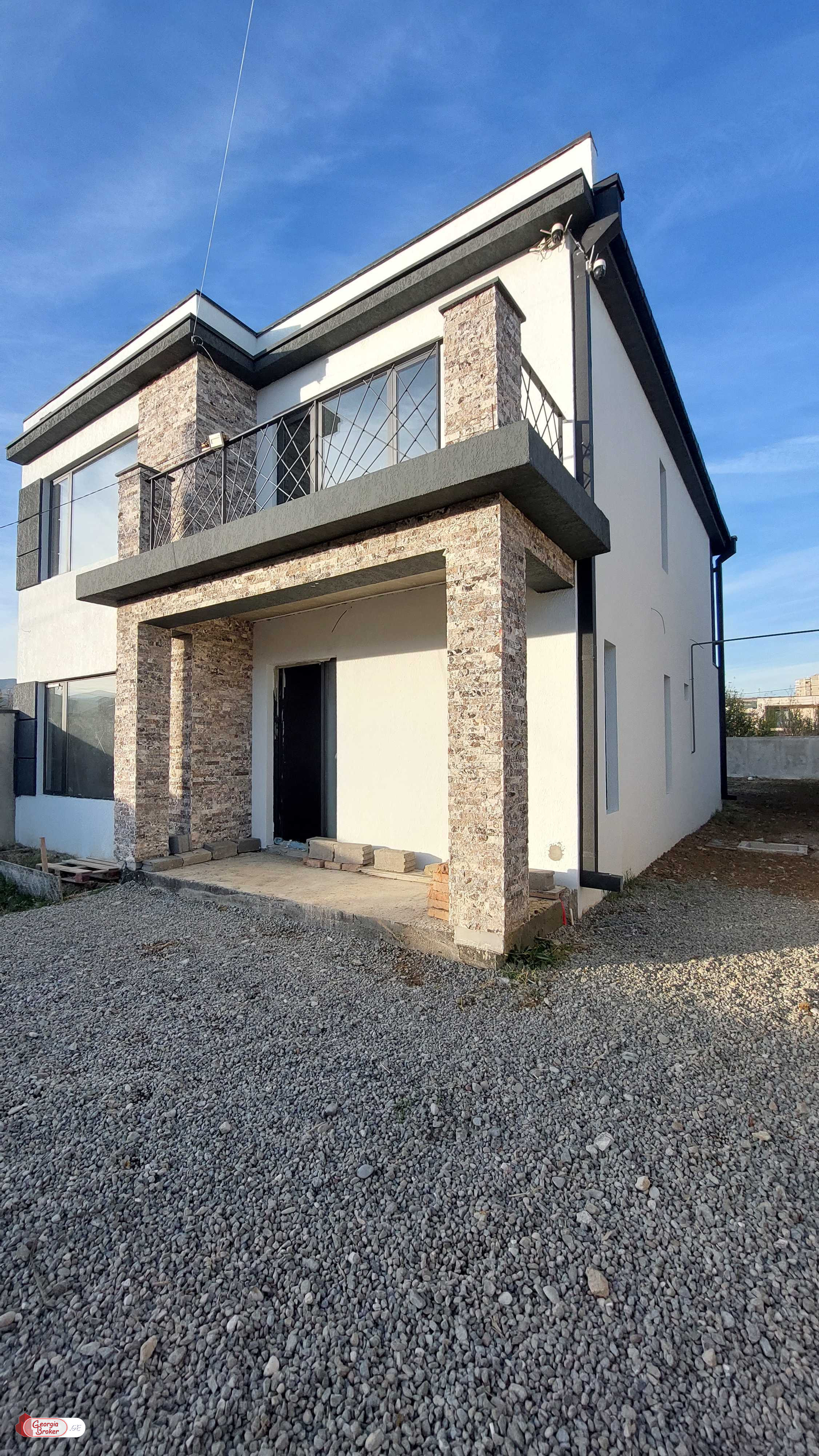 new build 9-room house for sale