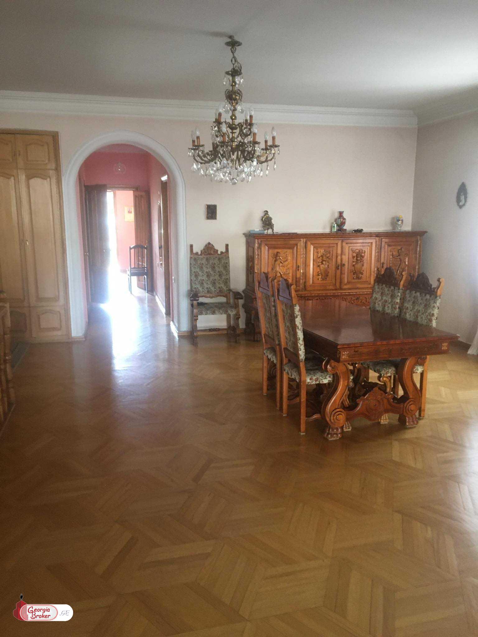 old repaired 8-room apartment for sale