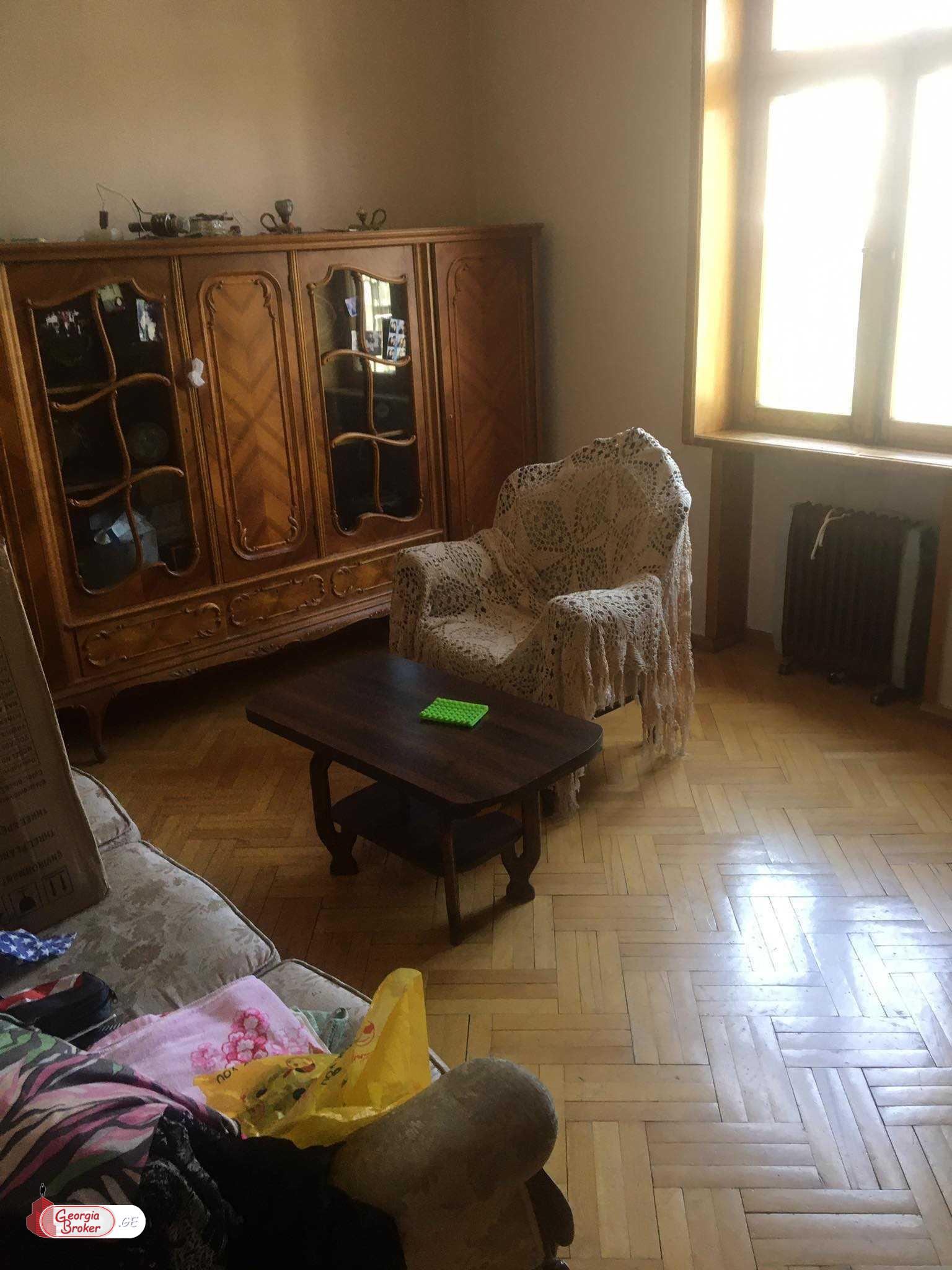 old repaired 8-room apartment for sale