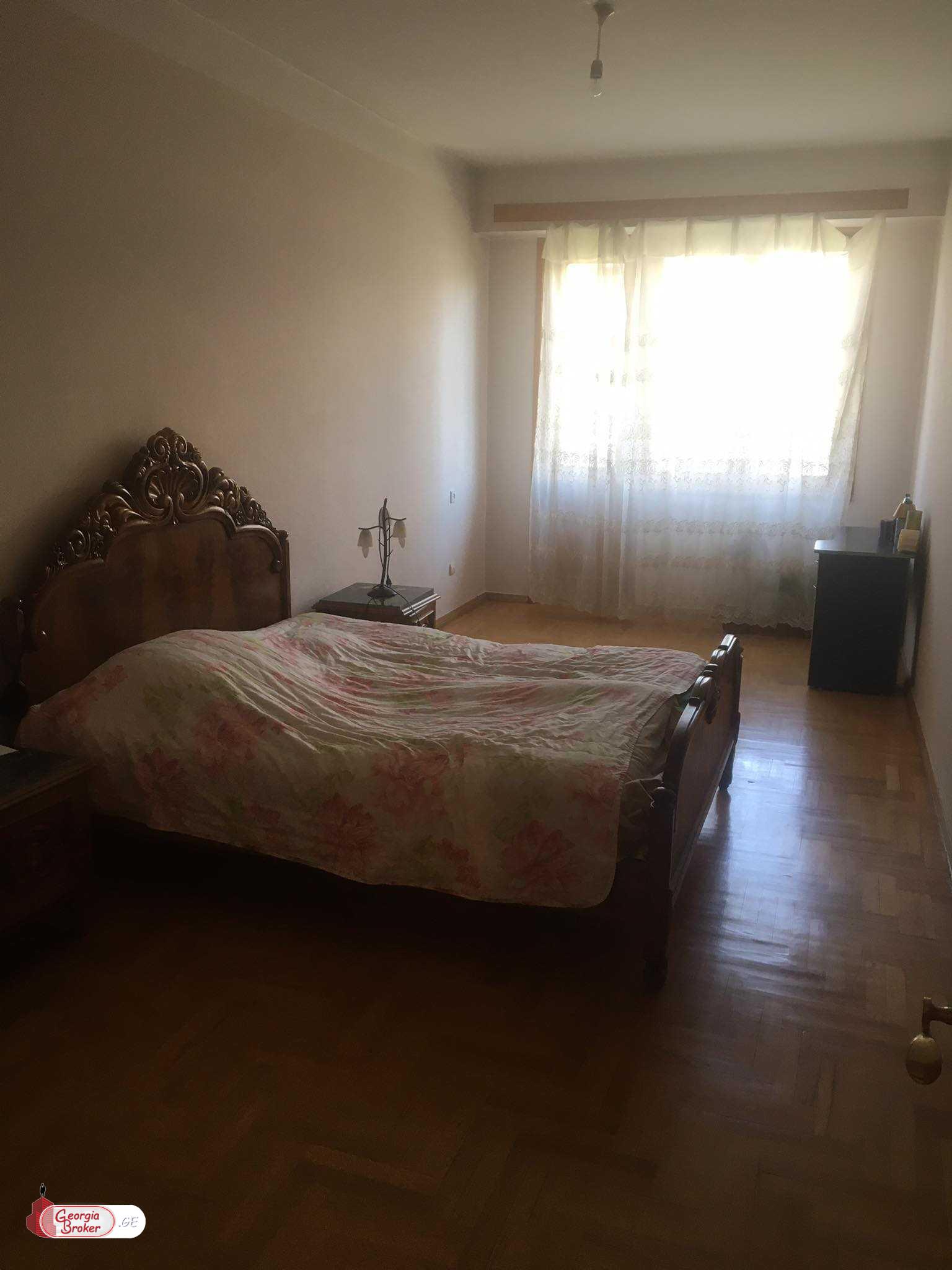 old repaired 8-room apartment for sale