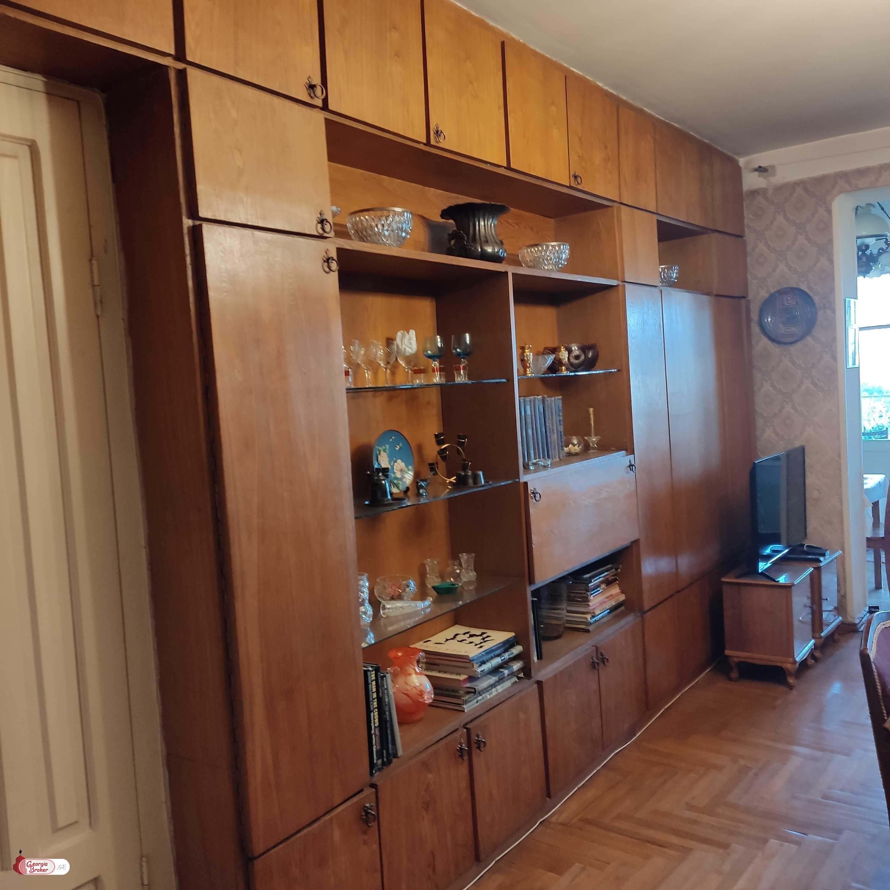 old repaired 3-room apartment for sale