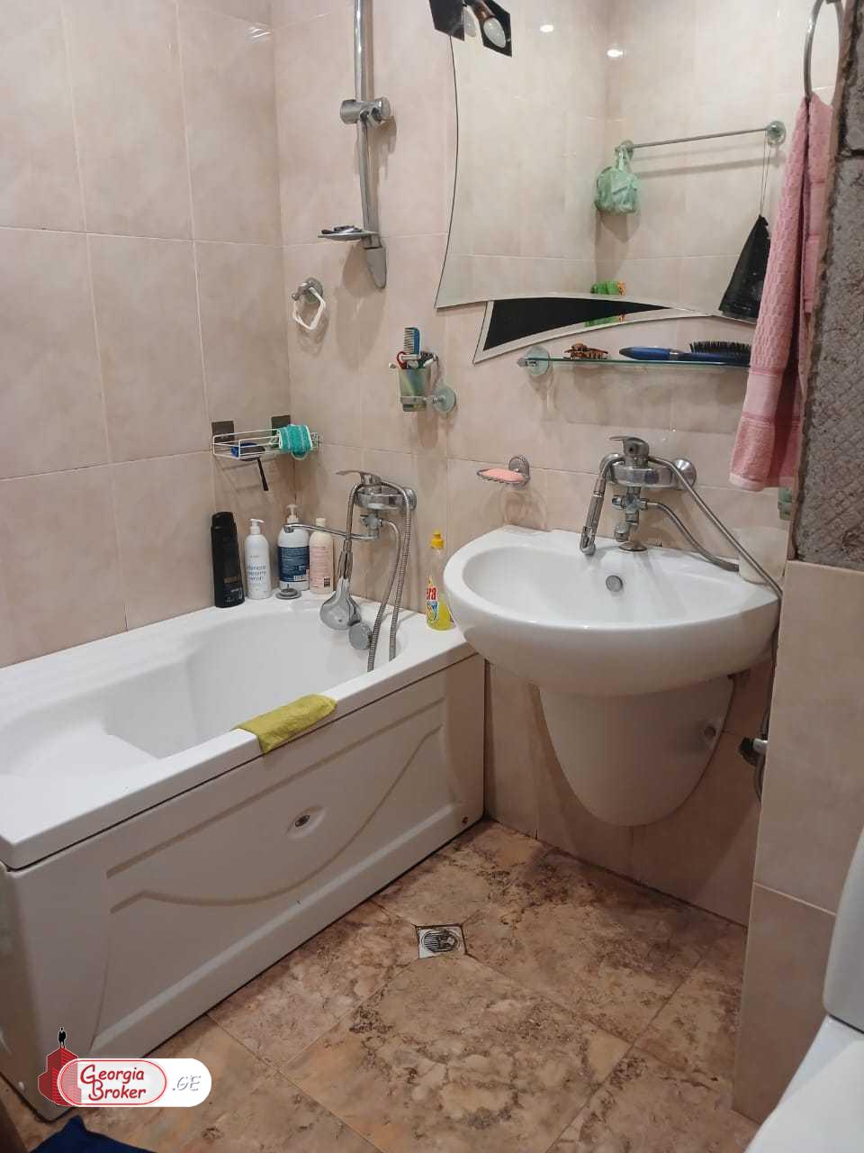 იყიდება ახალი გარემონტებული 3 ოთახიანი ბინა